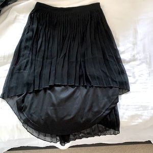 Hi low pleated skirt